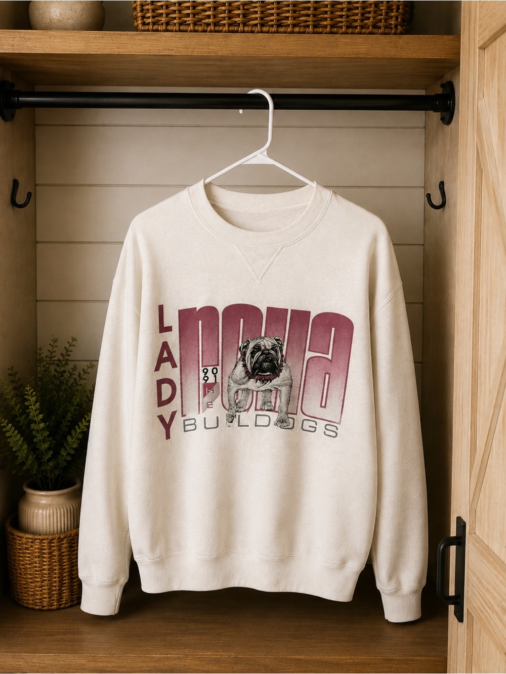 Lady Bulldogs Cream vintage Sweatshirt